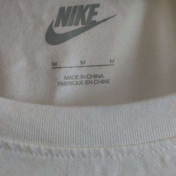 🛍️Nike Women's T-shirt - Picture 4 of 6